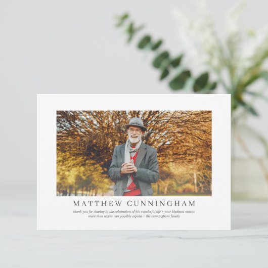 彼の追悼式 |写真エレガントモダン サンキューカード (スタンド正面)