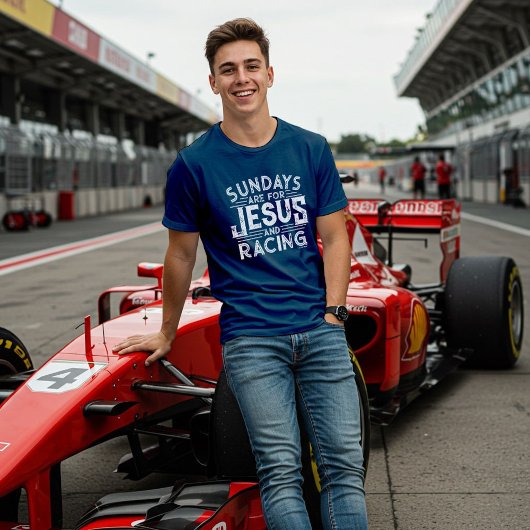 彼の「日曜日はイエスとレースの日」 Tシャツ