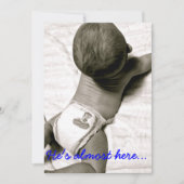 彼はほとんどここにベビーシャワーの招待います 招待状 (正面)