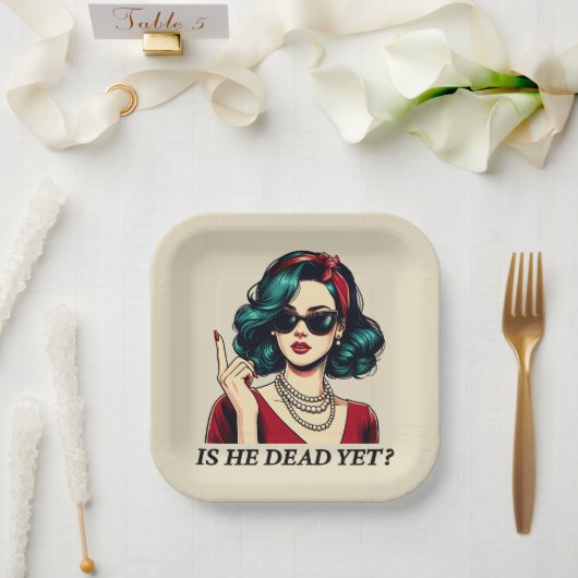 彼はまだことわざの暗おもしろいいユーモアのヴィンテージ ペーパープレート (ウェディング)