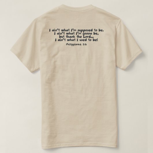 彼はまだ私に取り組んでいます! Tシャツ (デザイン裏面)