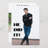 彼はやり遂げた！　写真 卒業おめでとうのご案内 招待状 (正面/裏面)