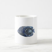 彼はアンジェフィッシュ皇帝の味方だ コーヒーマグカップ (中央)