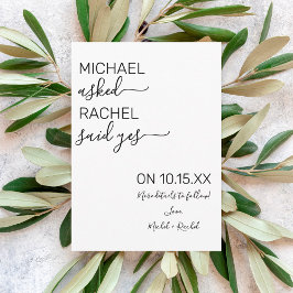 彼はプロポーズした 彼女はイエスと言った シンプルな写真での婚約 案内状