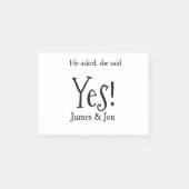 彼はプロポーズして、彼女はイエスと言った。エンゲージパーティーの名前はシンプル ポストイット (正面)