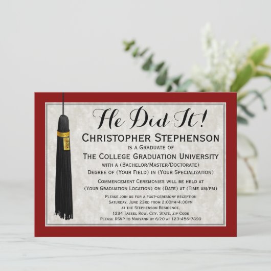 彼はマルーン大学の卒業とタッセルを行った 招待状 (スタンド正面)