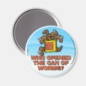 彼はミミズの缶を開けた マグネット (正面/裏面)