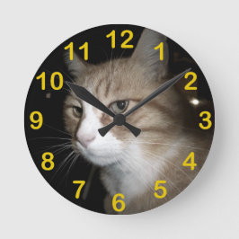 彼は何考えるですか。 ラウンド壁時計