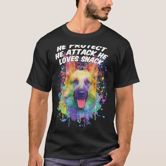 彼は保護彼が軽食のドイツのシェファーを愛して攻撃する Tシャツ (正面)