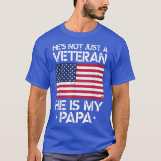彼は単なる退役軍人のアメリカ国旗ではなく私のパパニコロウだ Tシャツ