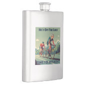 彼は女性のサイクリングを攻撃する制限時間に来ている フラスク (右)