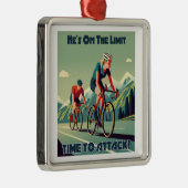 彼は女性のサイクリングを攻撃する制限時間に来ている メタルオーナメント (右)