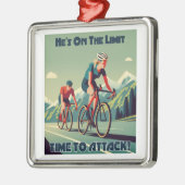 彼は女性のサイクリングを攻撃する制限時間に来ている メタルオーナメント (左)