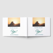 彼は尋ねて、彼女はイエスと言った 青と緑の写真 結婚約中 ゲストブック (全面)