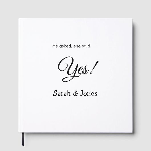 彼は尋ね、彼女はイエスと答えた。シンプルでミニマルなエンゲージメント ゲストブック (正面)