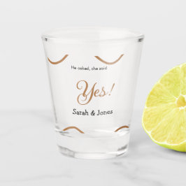 彼は尋ね、彼女はイエスと答えた シンプル ミニマルなエンゲージメント ショットグラス