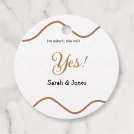 彼は尋ね、彼女はイエスと答えた シンプル ミニマルなエンゲージメント フェイバータグ