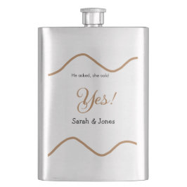 彼は尋ね、彼女はイエスと答えた シンプル ミニマルなエンゲージメント フラスク