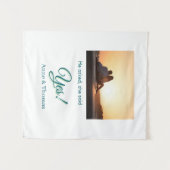 彼は尋ね、彼女はイエスと言った 青と緑の写真 タペストリー (正面(横))