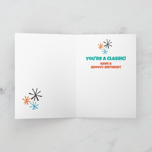 彼は年を取っていない、彼は世紀の半ばモダンの誕生日 カード (内部)