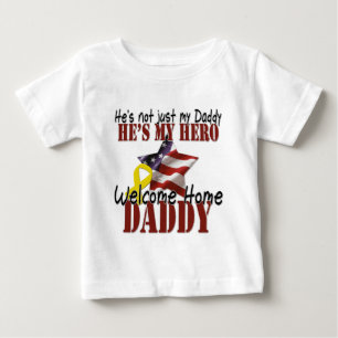 彼は彼によってが私の英雄であるちょうど私のお父さんではないです ベビーTシャツ