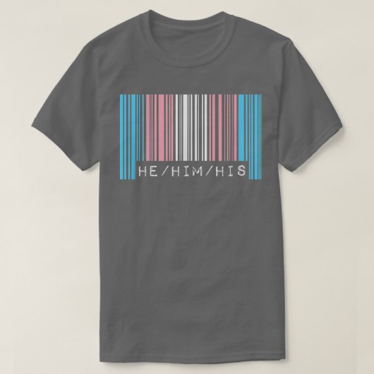 彼は彼の代名詞トランスジェンダープライド旗バーコード Tシャツ (デザイン正面)