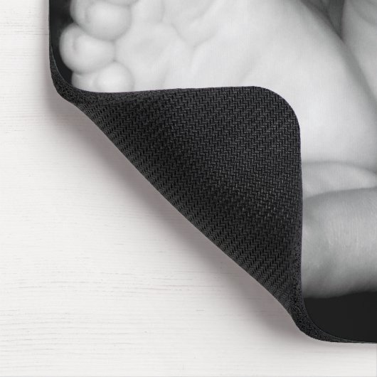 彼は彼の手のマウスパッドの全世界を持っています マウスパッド (コーナー)