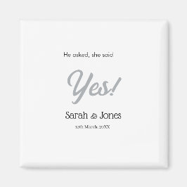 彼は彼女にプロポーズして、彼女はイエスと答えた シンプルな銀のデータ マグネット