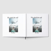 彼は彼女にプロポーズして、彼女はイエスと言った。エンゲージメントフォトの名前スタイリスト ゲストブック (全面)