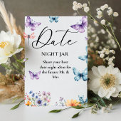 彼は彼女与えの蝶のブライダルシャワー日のサイン 台座サイン