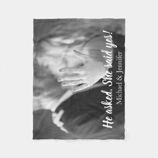 彼は彼女頼が言ったYesの婚約写真 フリースブランケット (正面)