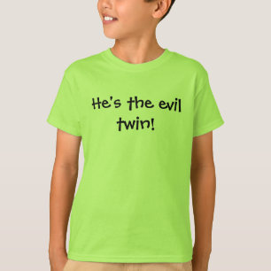 彼は悪の双生児です! Tシャツ