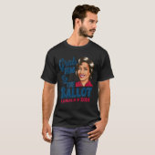彼は投票Kamala 2024 Harris Electioによっておもしろい彼 Tシャツ (正面フル)
