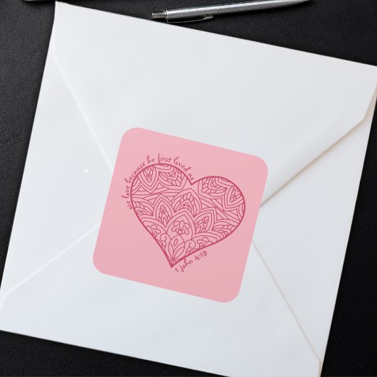 彼は最初に私たちを愛した1ヨハネ4:19赤いハートクリスチャン スクエアシール