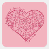 彼は最初に私たちを愛した1ヨハネ4:19赤いハートクリスチャン スクエアシール (正面)