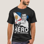 彼は犯罪者ではない英雄だ – 我々はPRRDと共に立つ Tシャツ (正面)