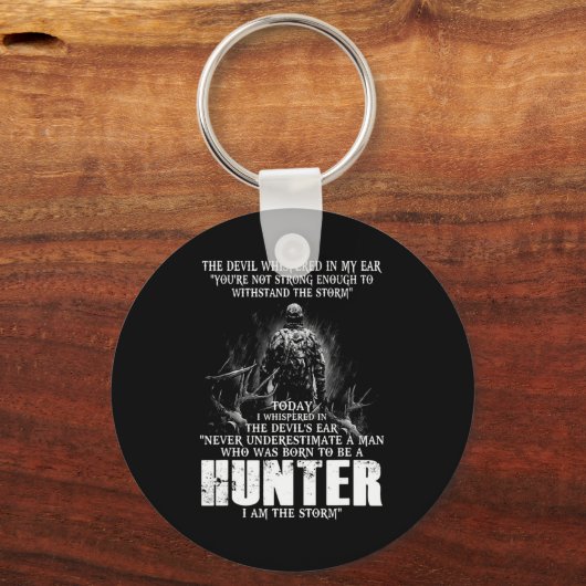 彼は狩猟生まれのおもしろいの狩りの狩猟者だった キーホルダー (正面)