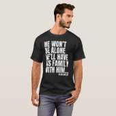 彼は独りで彼を縛り付けることはできない Tシャツ (正面フル)