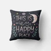 彼は私たちのハッピープレイスファームハウス枕 クッション (裏面)