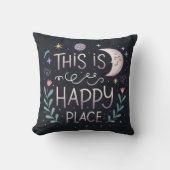 彼は私たちのハッピープレイスファームハウス枕 クッション (正面)