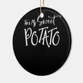 彼は私のサツマイモIヤムシャツサンクスギビング セラミックオーナメント (左)