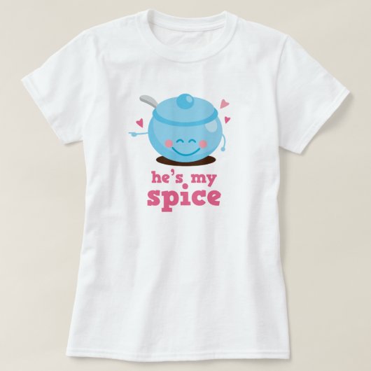 彼は私のスパイスのカップルのギフトです Tシャツ (デザイン正面)
