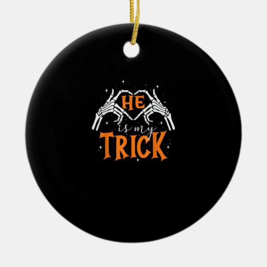 彼は私のトリックハートスケルトン手カップル幸せハ セラミックオーナメント (正面)