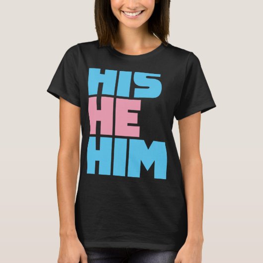 彼は私の代名詞トランスジェンダーLGBTQを尊敬している Tシャツ (正面)