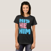彼は私の代名詞トランスジェンダーLGBTQを尊敬している Tシャツ (正面フル)