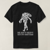 彼は私の兄を重く見る Tシャツ (デザイン正面)