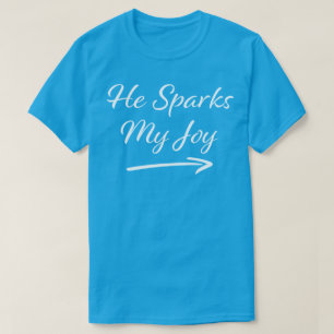 彼は私の喜びをスパークさせます Tシャツ