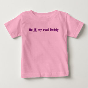 彼は私の実質のお父さんです ベビーTシャツ