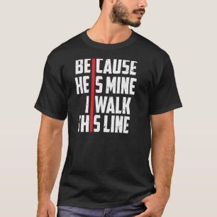 彼は私の薄い赤い線なので消防士の妻 Tシャツ
