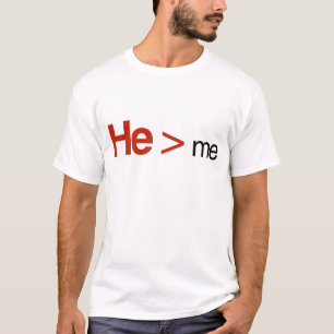 彼は私より素晴らしいです Tシャツ
